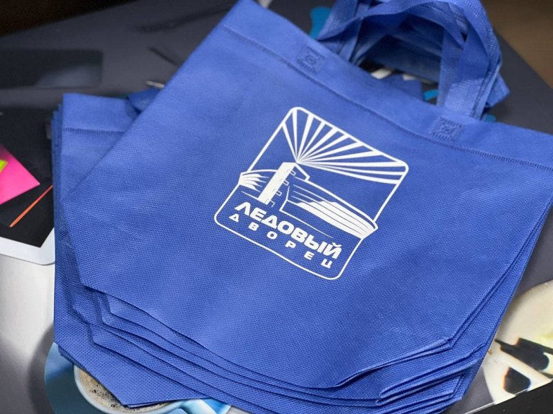 Печать логотипа на сумках для МАУ "Ледовый дворец"