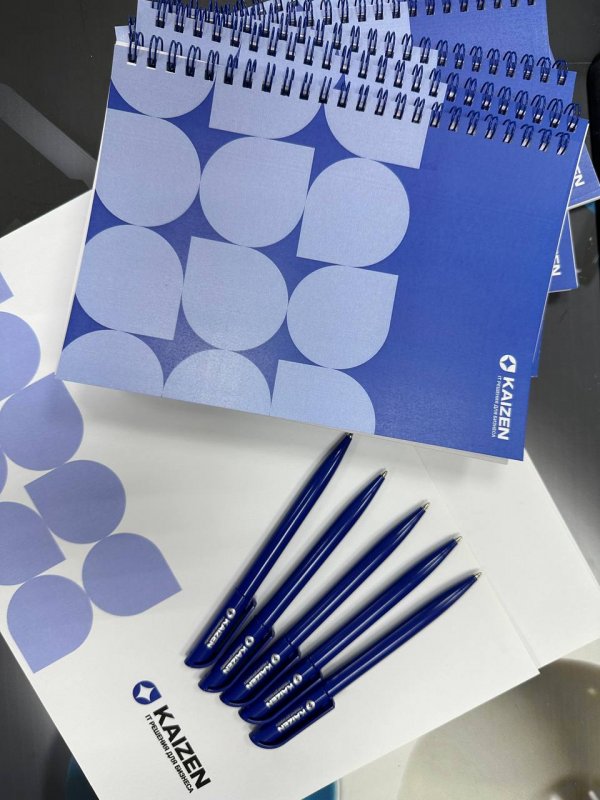 Ручки с логотипом и блокноты для IT компании Kaizen