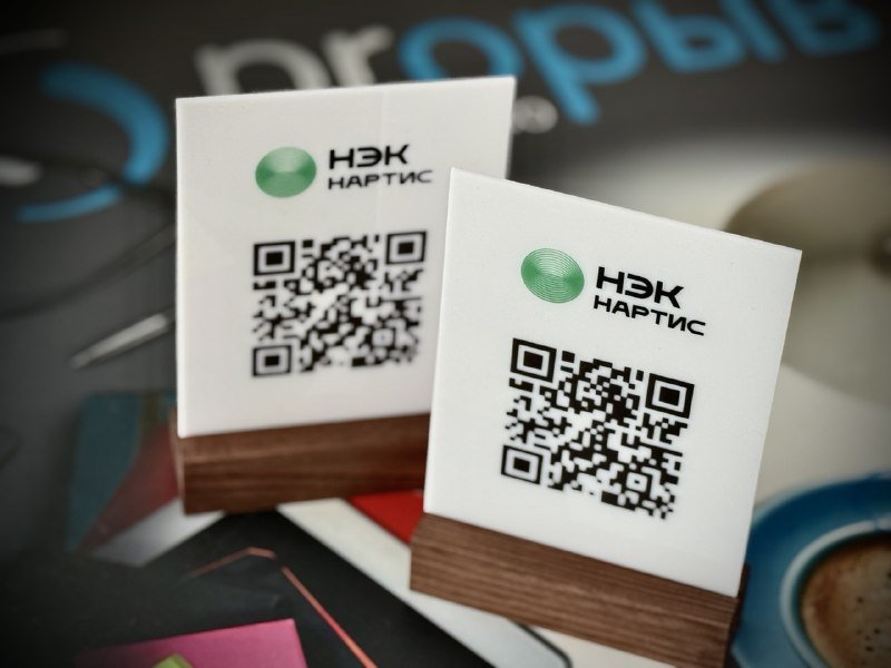 Настольные таблички для отзывов с QR колом