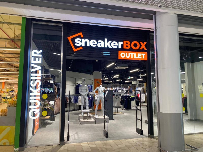 Рекламные вывески и оформление витрин для торговых центров в Череповце заказать